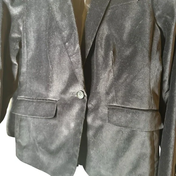 🔴5 for $40 SALE!
Talbots Petites Black Velvet 1 Button Split Back Blazer size 6p - Picture 4 of 15